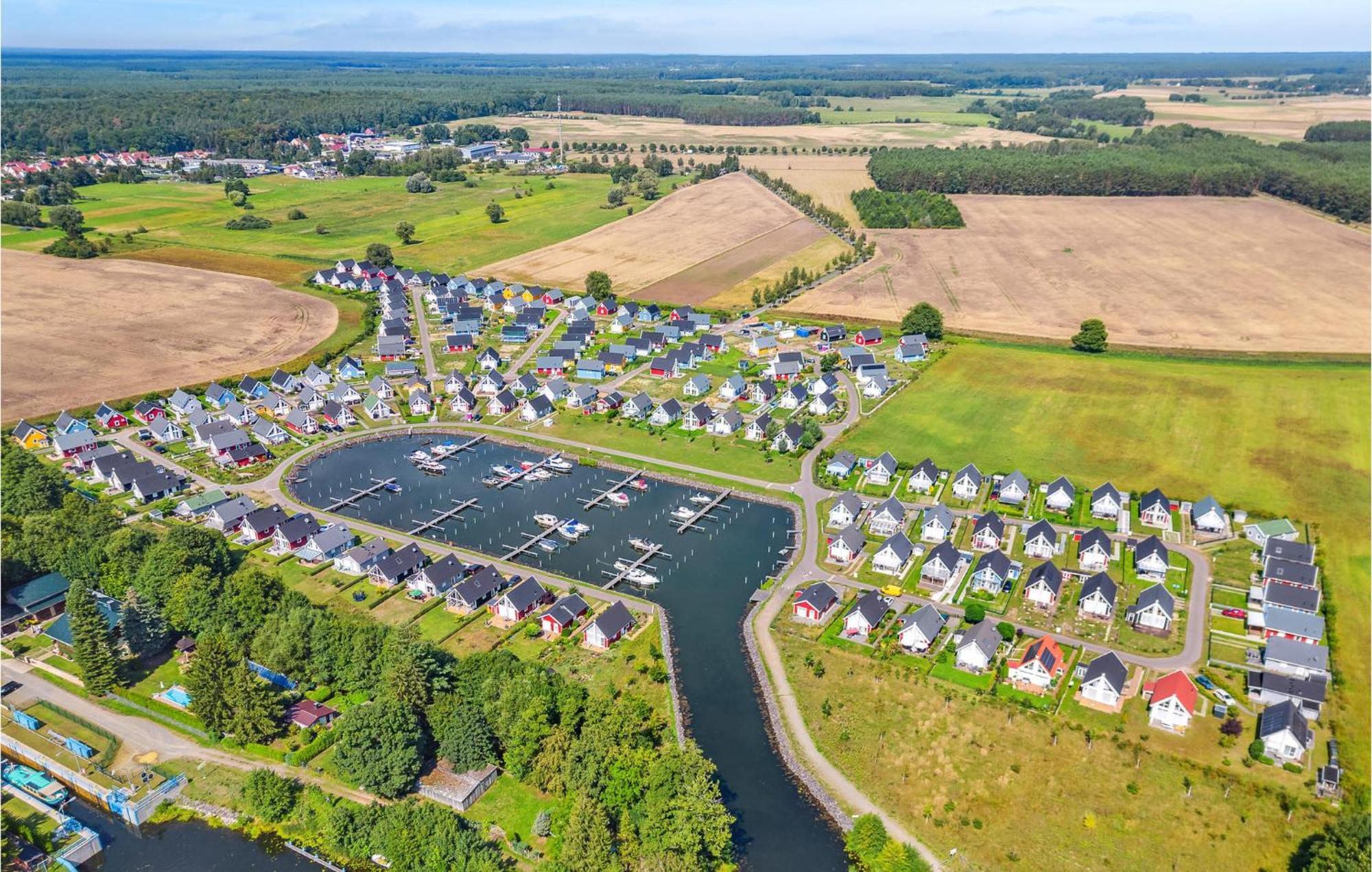 Awesome home in Zerpenschleuse with 2 Bedrooms&WiFi Exterior foto